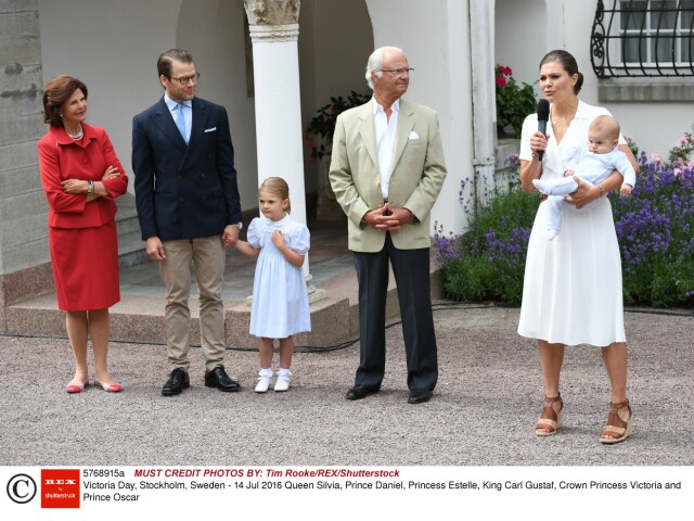 BLE MØTT MED JUBEL: Kronprinsese Victoria takket folkemengden etter å ha blitt møtt med jubel utenfor Solliden slott på sin 39-års dag. Foto: Rex Features BLE MØTT MED JUBEL: Kronprinsese Victoria takket folkemengden etter å ha blitt møtt med jubel utenfor Solliden slott på sin 39-års dag. Foto: Rex Features